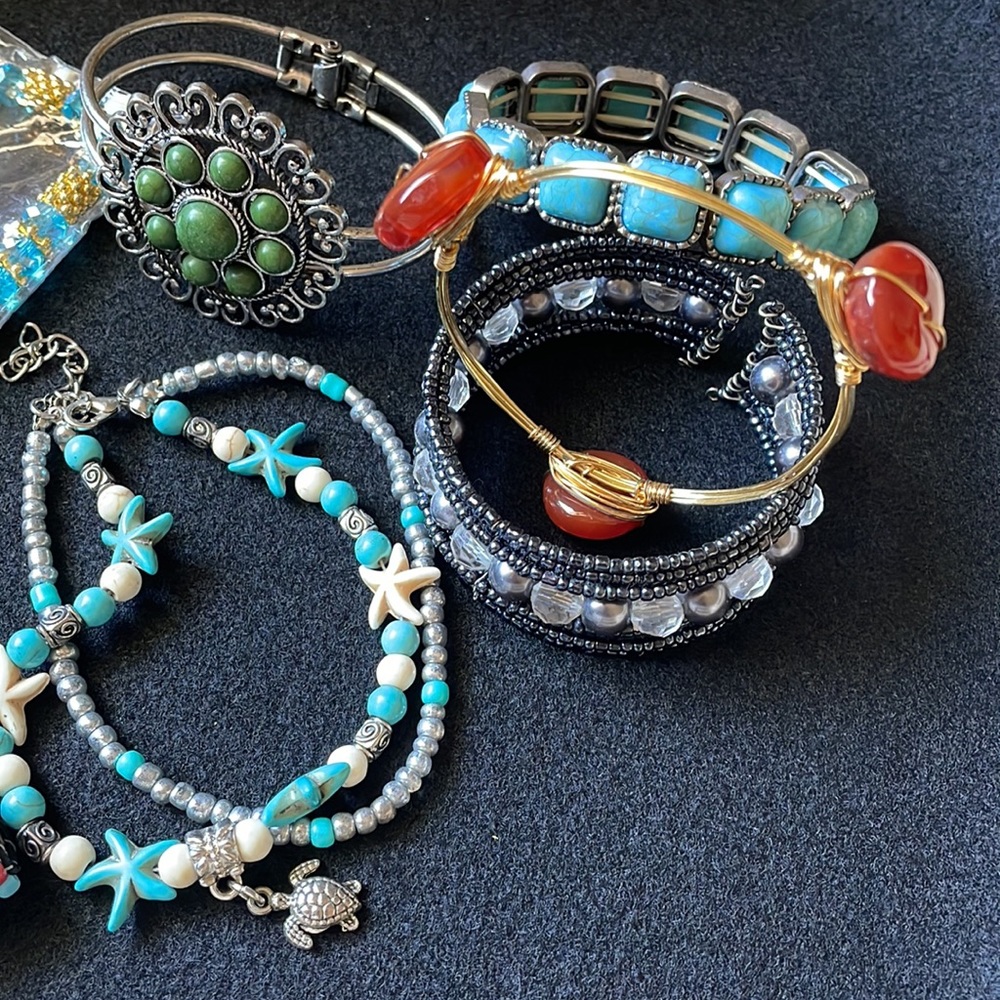 Bracelets - Picture 3 of 12